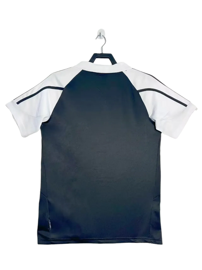 Camiseta retro Real Madrid visitante 2001-02 azul marino y blanco, vista trasera, Reino del Futbol