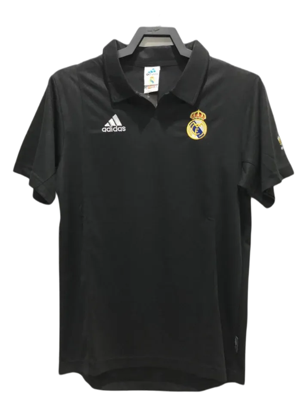 Camiseta retro negra Real Madrid 2002-03, logo Adidas y escudo, exclusiva Reino del Futbol