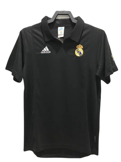 Camiseta retro negra Real Madrid 2002-03, logo Adidas y escudo, exclusiva Reino del Futbol