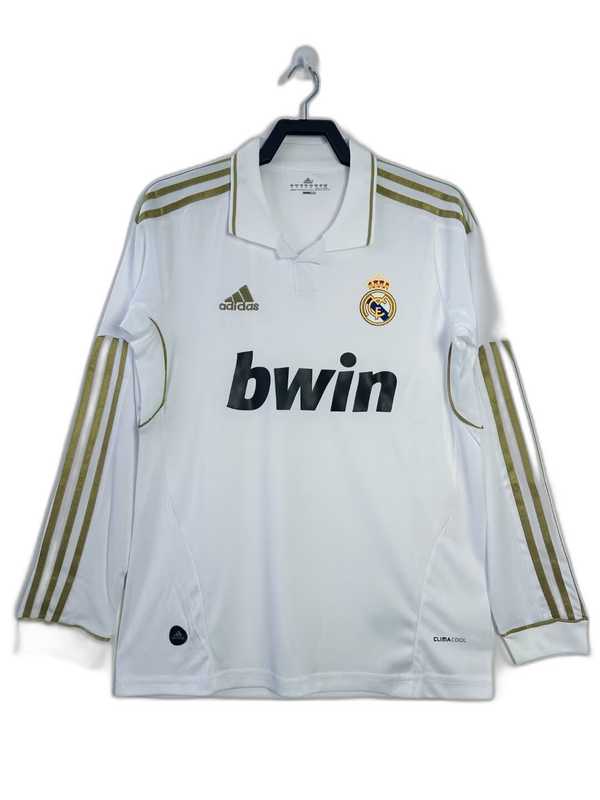 Camiseta Real Madrid 2011-2012 original manga larga, blanca, detalles dorados, disponible en Reino del Futbol