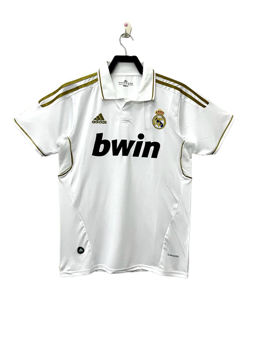 Camiseta Real Madrid 2011-2012 blanca retro, logo adidas, escudo y detalles dorados