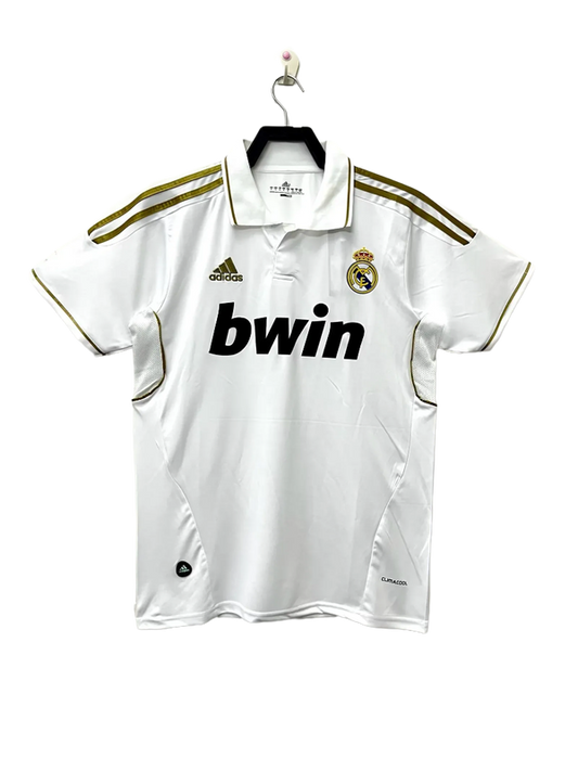 Camiseta Real Madrid 2011-2012 blanca retro, logo adidas, escudo y detalles dorados