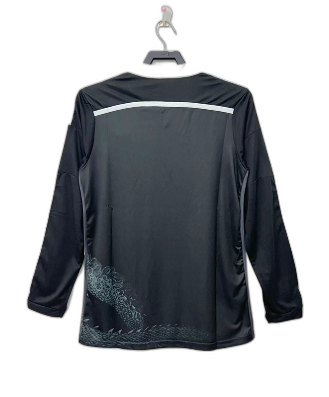 Camiseta Real Madrid negra manga larga retro 2014-15, detalle de dragón en la parte trasera