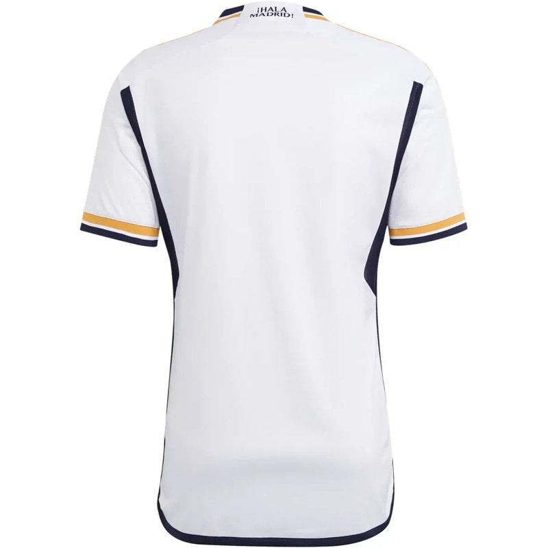 Camiseta Real Madrid 23/24 local, blanca con detalles dorados y azul, vista trasera