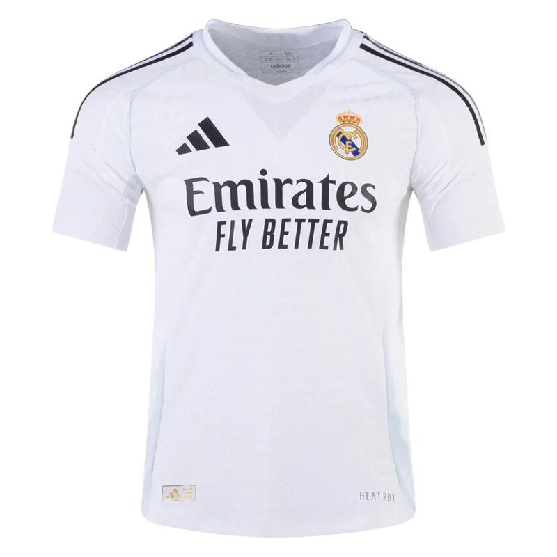 Camiseta Real Madrid 2024-2025 versión jugador, blanca, con logos de Adidas y Emirates