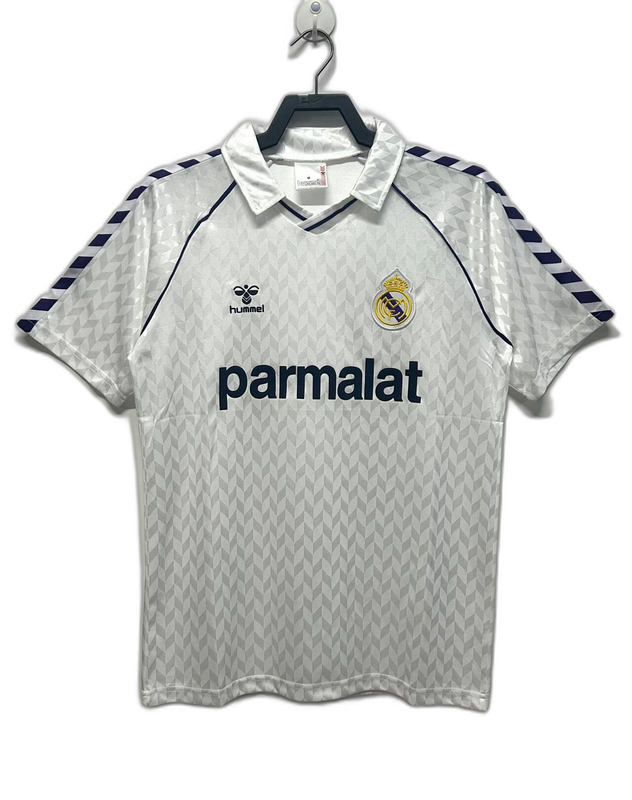 Camiseta retro Real Madrid 86-87 blanca, logo hummel y escudo, disponible en Reino del Futbol