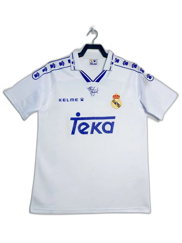 Camiseta retro Real Madrid 94-96 local blanca con logotipos Kelme y Teka, escudo bordado