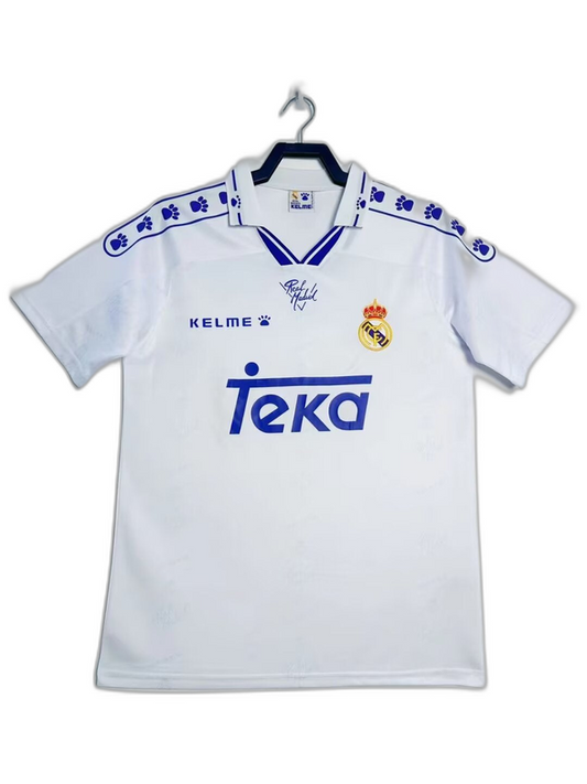 Camiseta retro Real Madrid 94-96 local blanca con logotipos Kelme y Teka, escudo bordado
