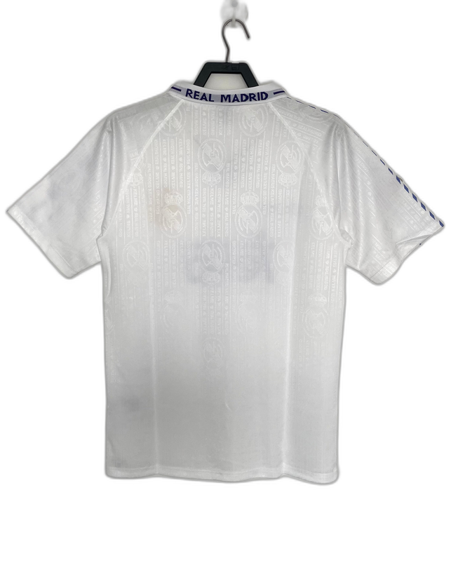 Camiseta retro Real Madrid 96-97 blanca, detalles en cuello y logos, edición exclusiva Reino del Futbol