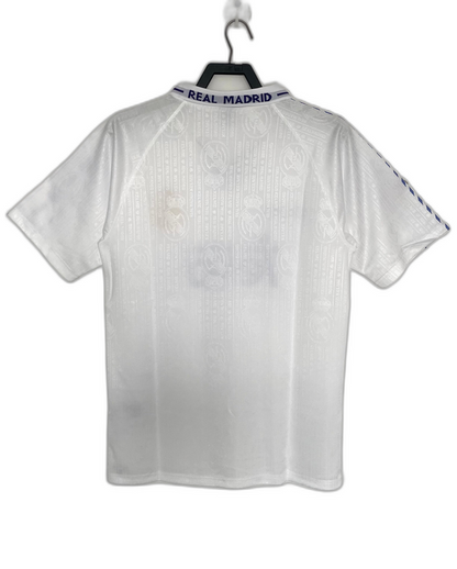 Camiseta retro Real Madrid 96-97 blanca, detalles en cuello y logos, edición exclusiva Reino del Futbol