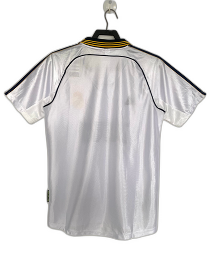 Camiseta retro Real Madrid 98-00 blanca, vista trasera, detalles en negro y amarillo, Reino del Futbol