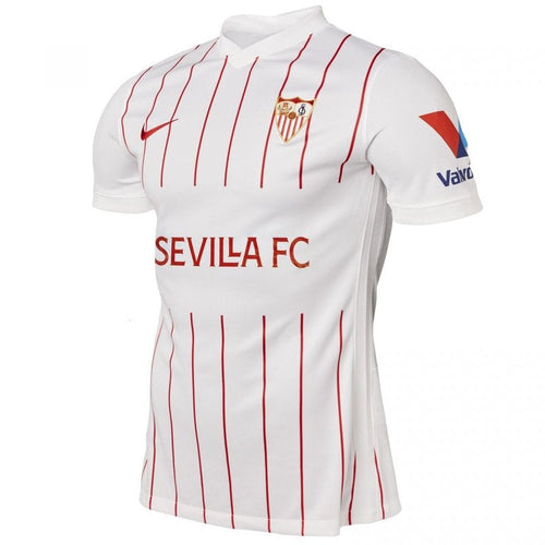 Camiseta Sevilla FC 2021-2022 local blanca con rayas rojas, escudo y patrocinadores visibles.