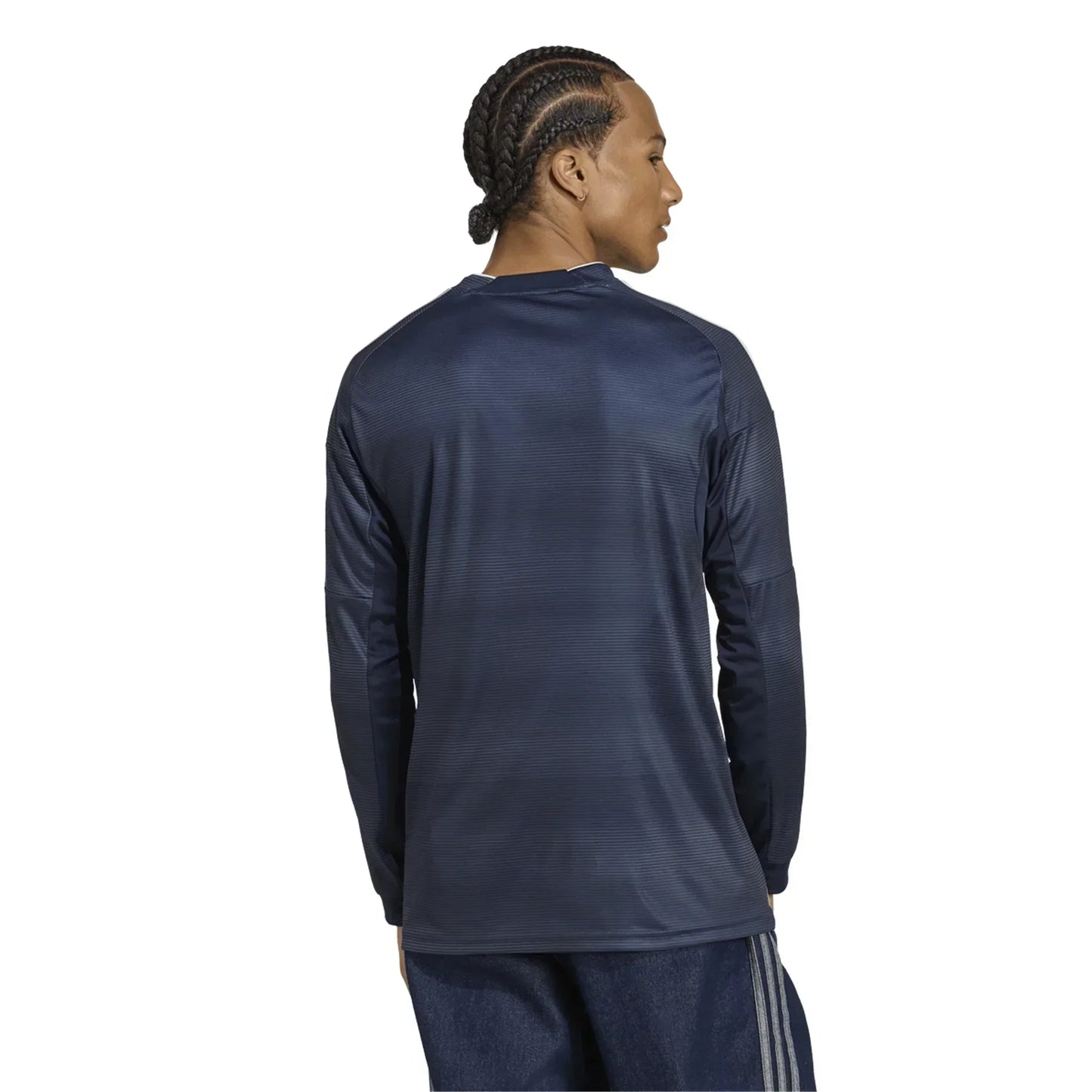 Hombre con camiseta de fútbol azul marino de manga larga, vista trasera, Reino del Futbol