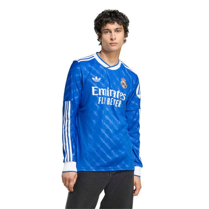 Camiseta de fútbol Real Madrid azul manga larga, modelo exclusivo Reino del Futbol.